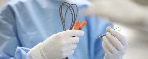 assessing hardness of medical wires